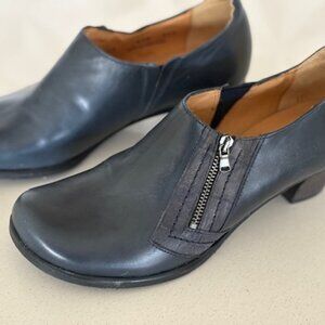 New Navy Blue Leather Fidji Size 7 (EU37.5) Shoes